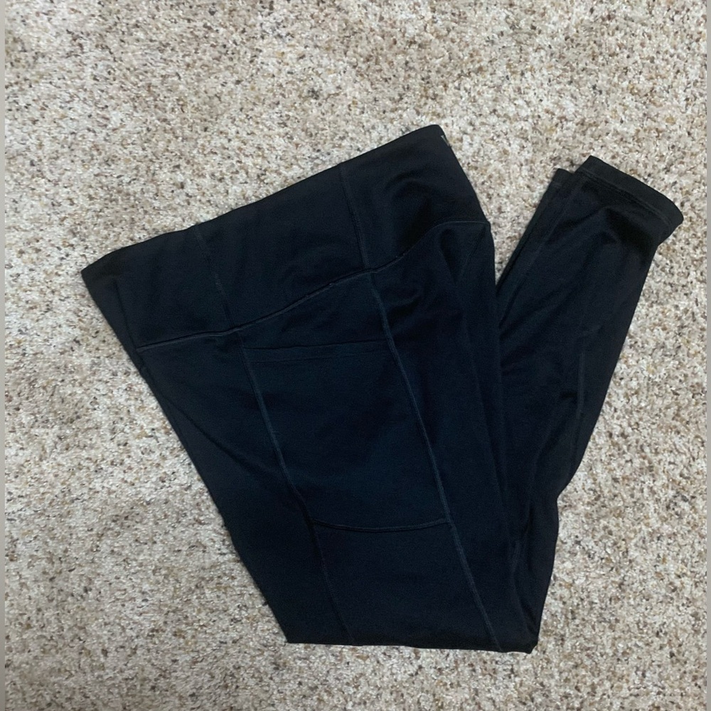 Victoria Secret Gently Used, Essential Pocket Leggings, Size 10, Black